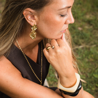 Como large earring gold