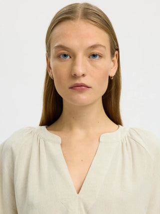 VIVA V-NECK LINEN BLEND TOP
